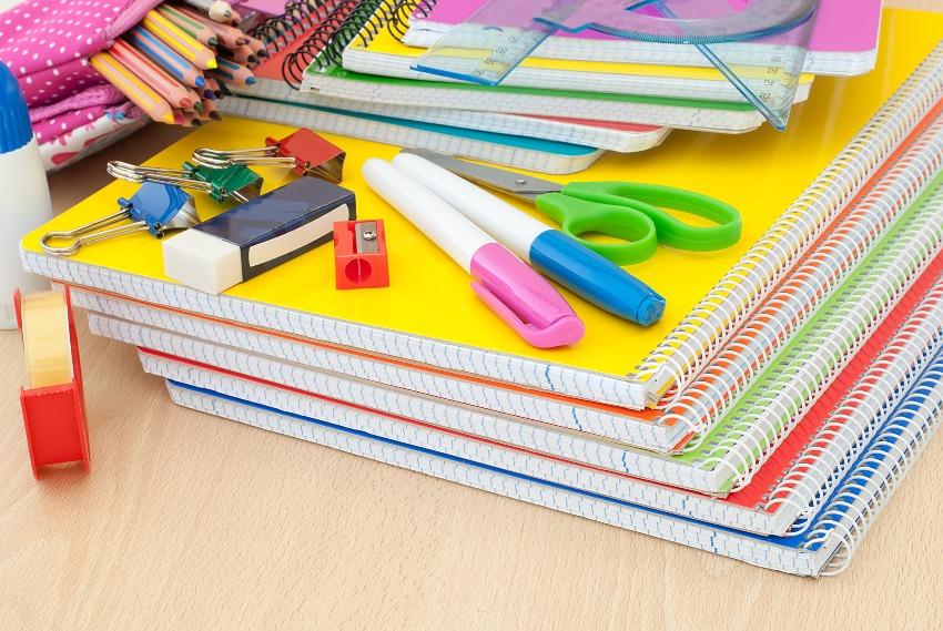 Farbenfrohe Schulsachen - Ordnung im Schulranzen