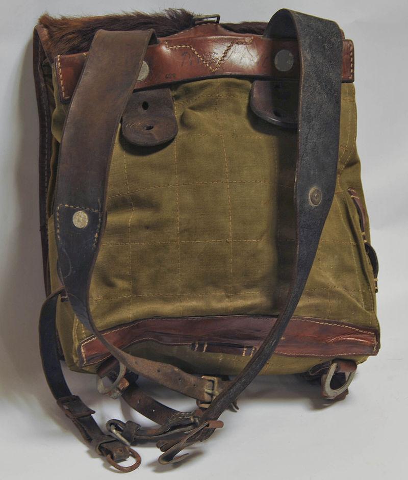 Militärischer Tornister aus dem Jahr 1940 - Geschichte der Schultasche