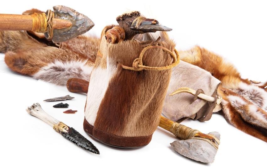 Ausrüstungsgegenstände aus der Steinzeit - Geschichte der Schultasche