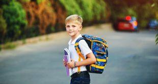 Junge auf dem Schulweg - Atmungsaktivität bei Schulranzen