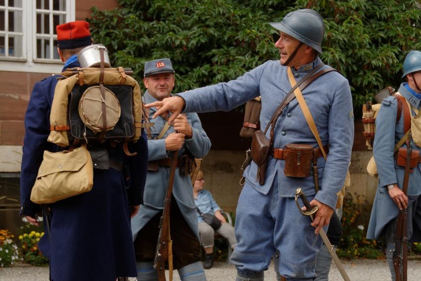 Nachgestellte historische Soldaten aus dem ersten Weltkrieg