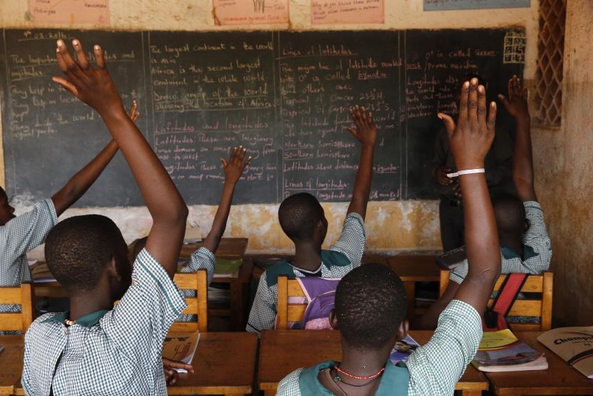 Schulkasse in Uganda, Afrika - Alte Schulranzen spenden beispielsweise in die dritte Welt
